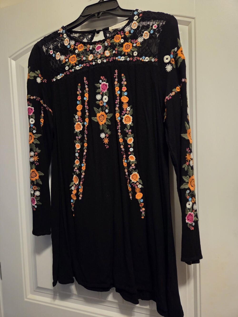 Altar'd State Black Long-Sleeve Floral Embroidered Tunic